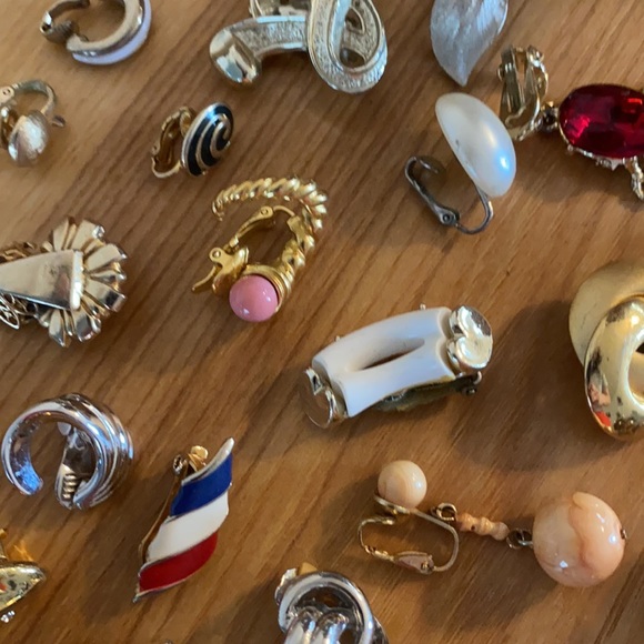 Lot of 24 vintage single clip on earrings - Picture 7 of 8
